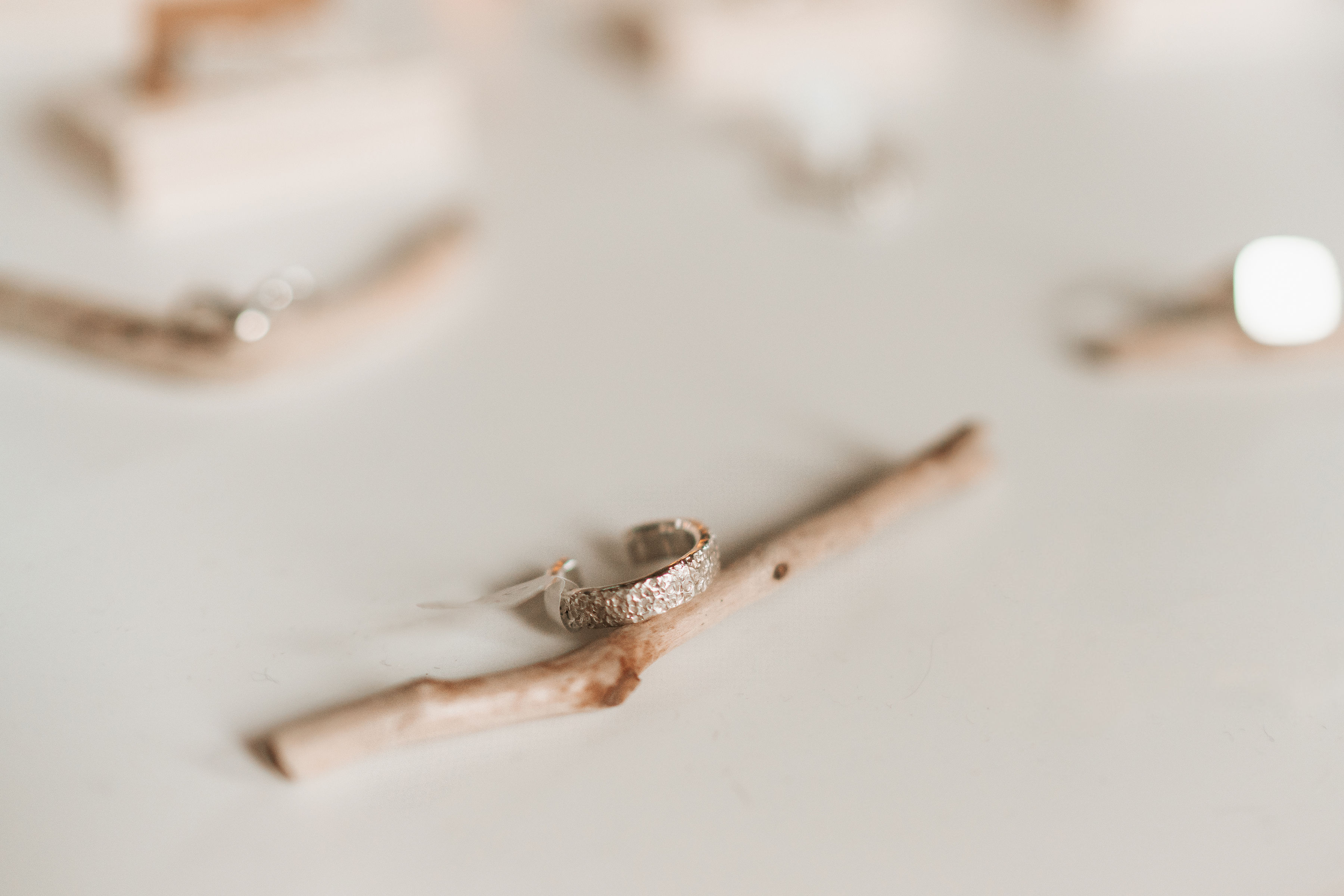 1696282249979 7R301756